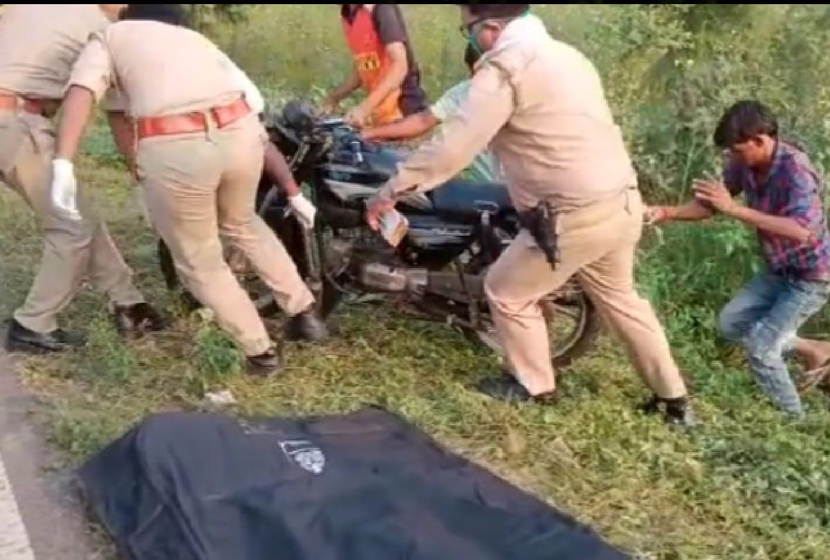 man dies in road accident who riding bike with earphones in ear