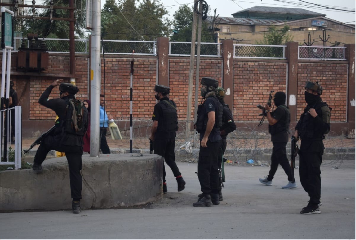 terrorist attacked on Naka party at Nasarpora manzgam area of Kulgam kashmir
