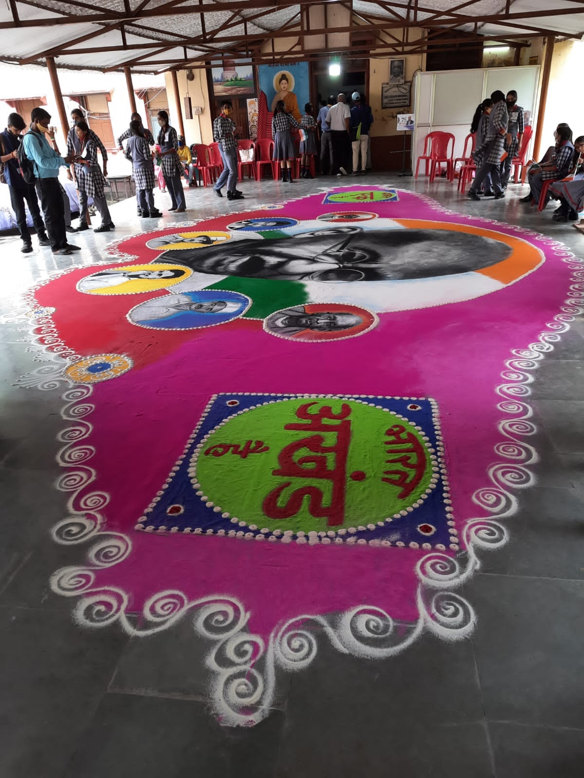 Kendriya Vidyalaya BHU students made rangoli in memory of martyrs as Amrit Mahotsav