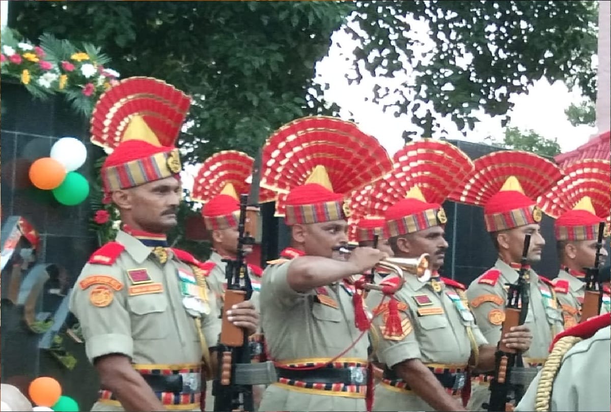 Suchetgarh Beating the Retreat Parade, BSF commandos and women squads showed enthusiasm