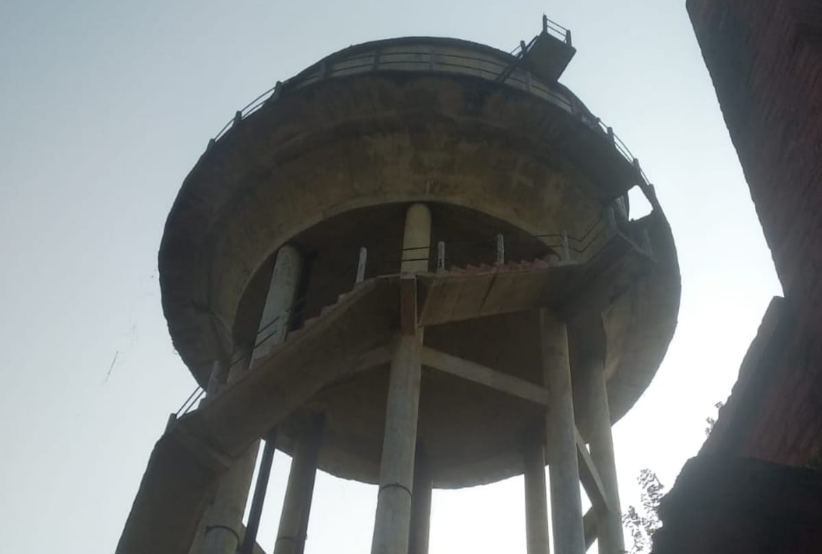 A Gonda businessman climbed over a tanki in Lucknow.