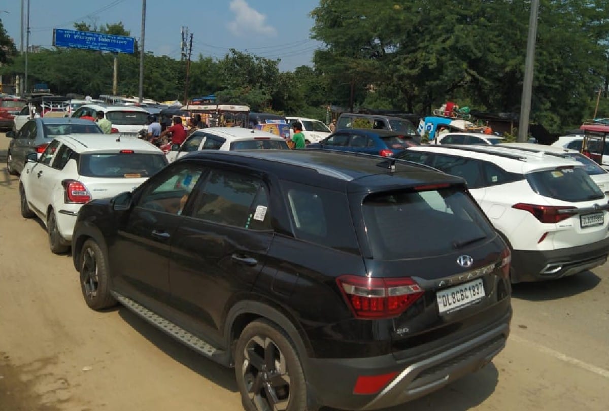 Heavy traffic jam on the Mathura Vrindavan roads