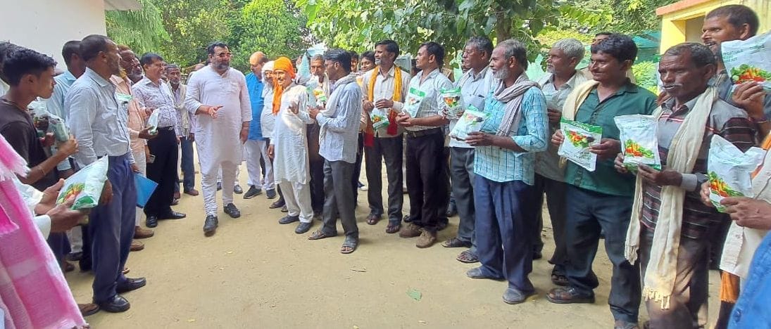 fathepur news,farmer cultivating vegetables