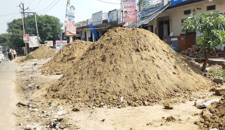 Sold the soil from the excavation of the drain, the video went viral
