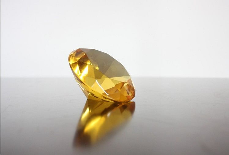 topaz-gemstone-yellow-sapphire-wearing-this-gemstone-increases-good