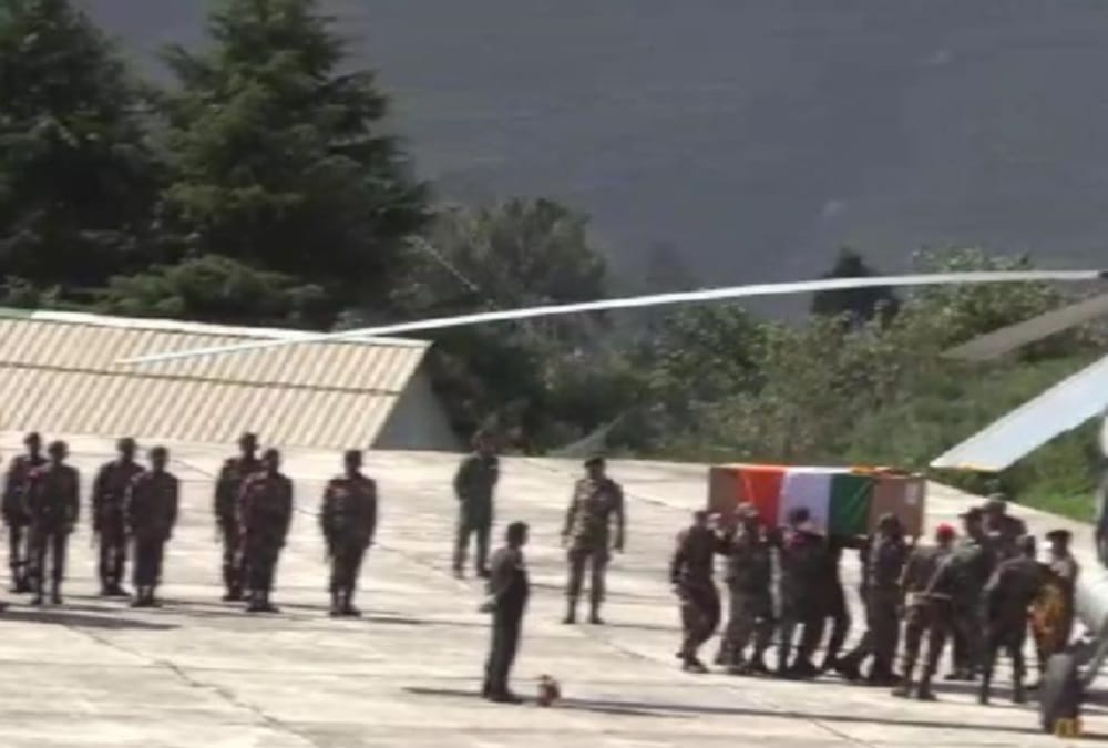 Uttarakhand Avalanche News: Indian Navy four Mountaineers Officers Dead body sent to Head Quarter photos