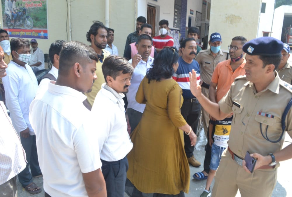 Uttarakhand News: Ruckus Fight and loot in Roorkee charch After accusing of conversion