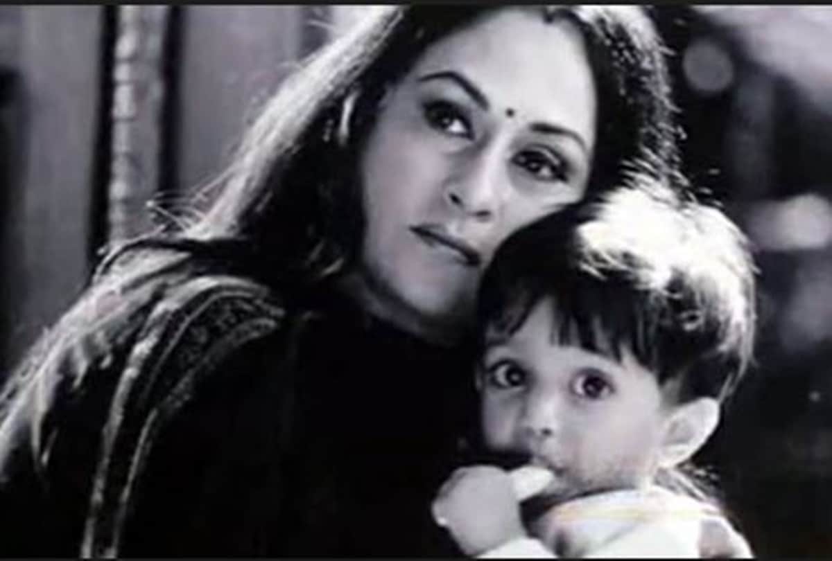 Dhunki Star Shah Rukh Khan Starrer Kabhi Khushi Kabhi Gham completed 22 years Kajol shared a heartfelt Note