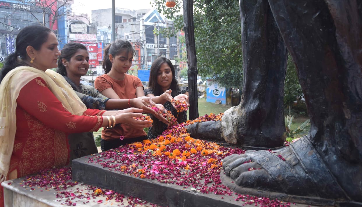 The message of cleanliness was given to the society by bowing to the priest of non-violence