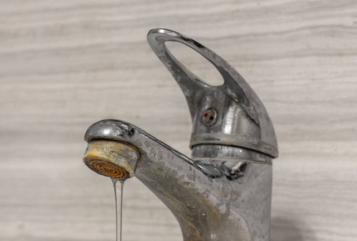 easy and best tips to remove rust from bathroom taps in hindi