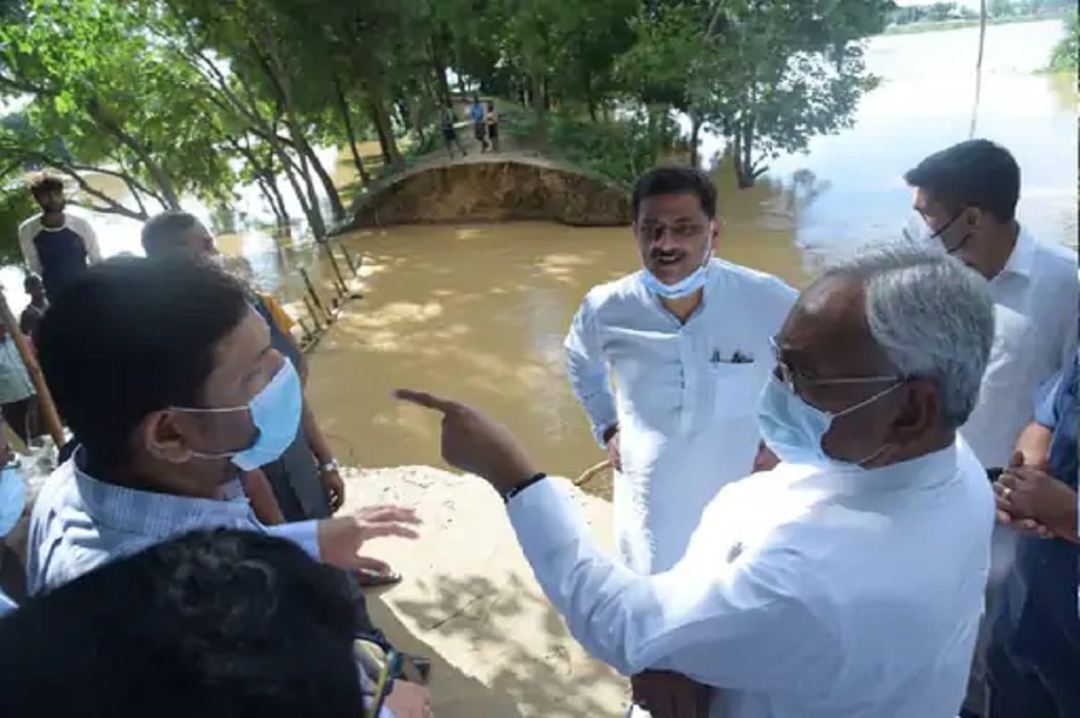 Cm Nitish Kumar took stock of flood affected areas In Patna  Nalanda And Nawada CM Taking Feedback From Villagers