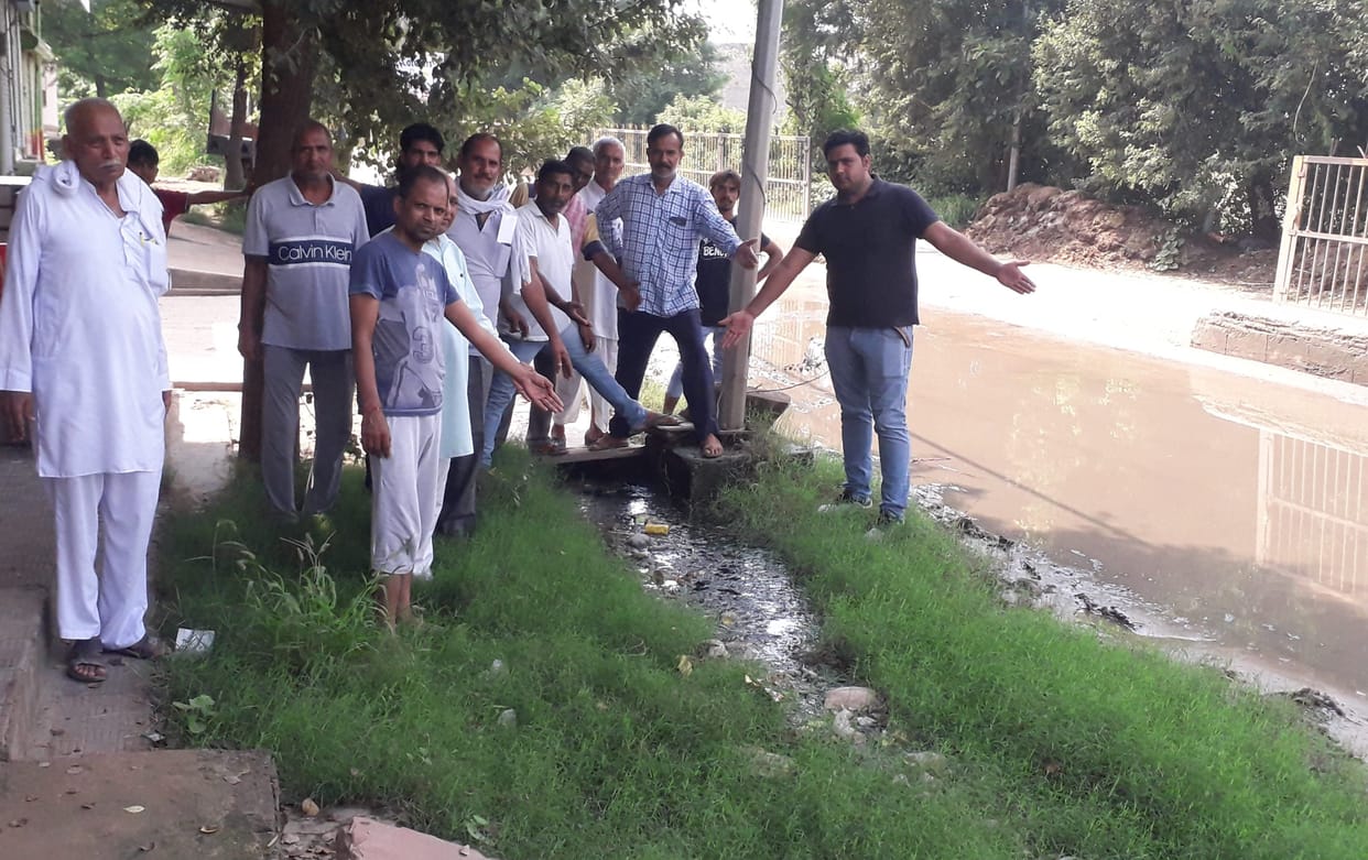 For three months, overflow drain water has been filling on the road, shopkeepers upset