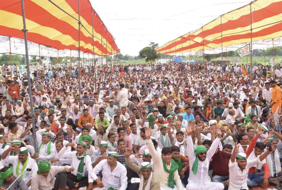 Up Deupty Cm Attends Bku Bhanu Gut Kisan Mahapanchayat In Firozabad