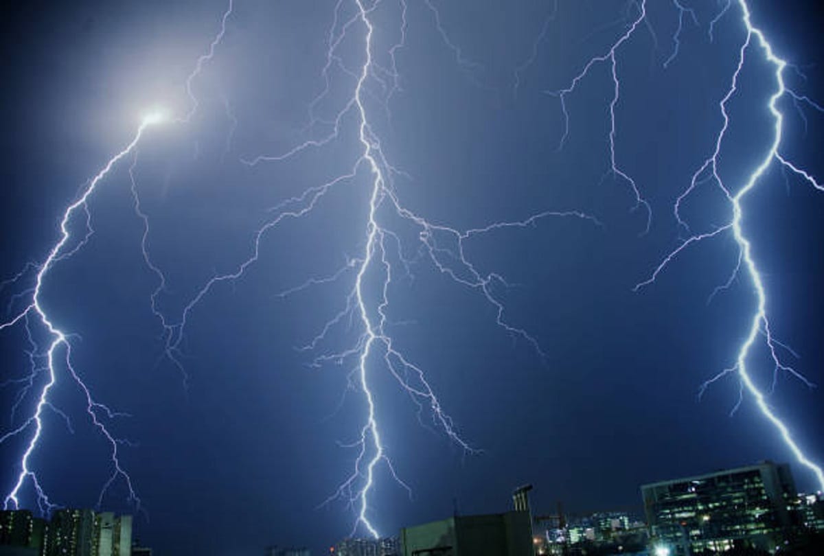 Four killed in lightning strike in Maharajganj