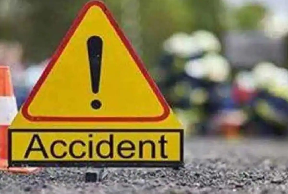 High speed car hit bus stop in nagpur four died one injured