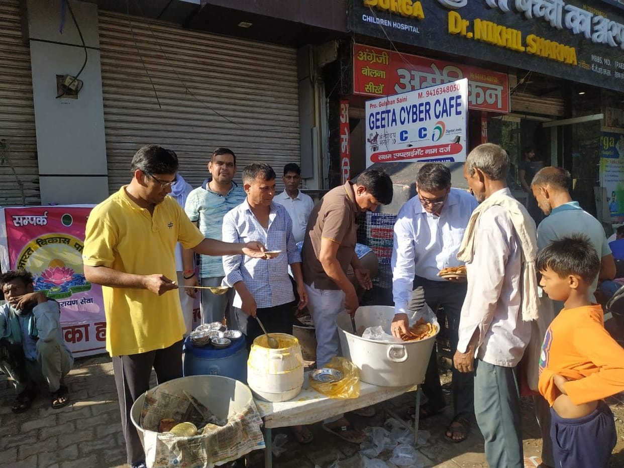Operation of cooperation, service project 'Anand Rasoi'