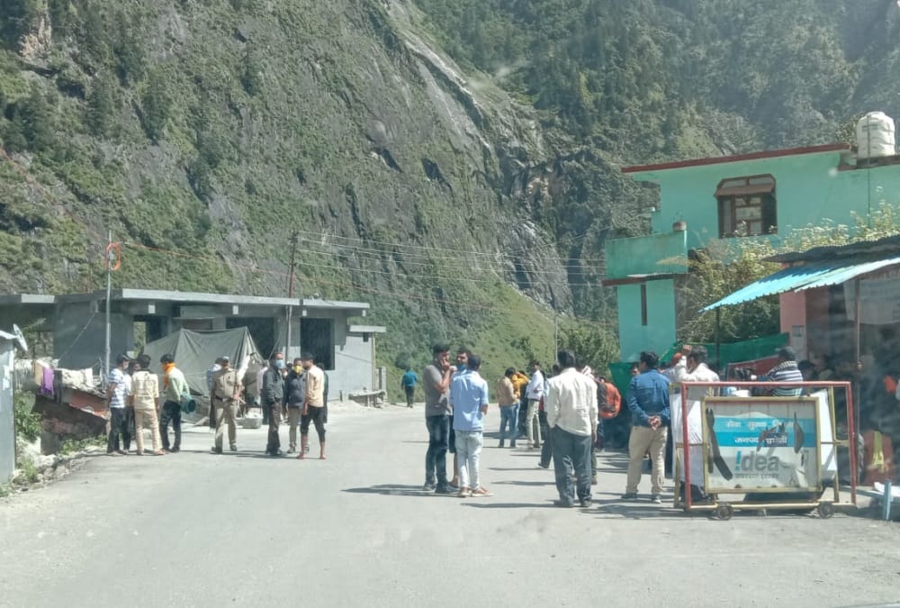 Chardham Yatra 2021: E pass Checking Create Problem for pilgrims photos