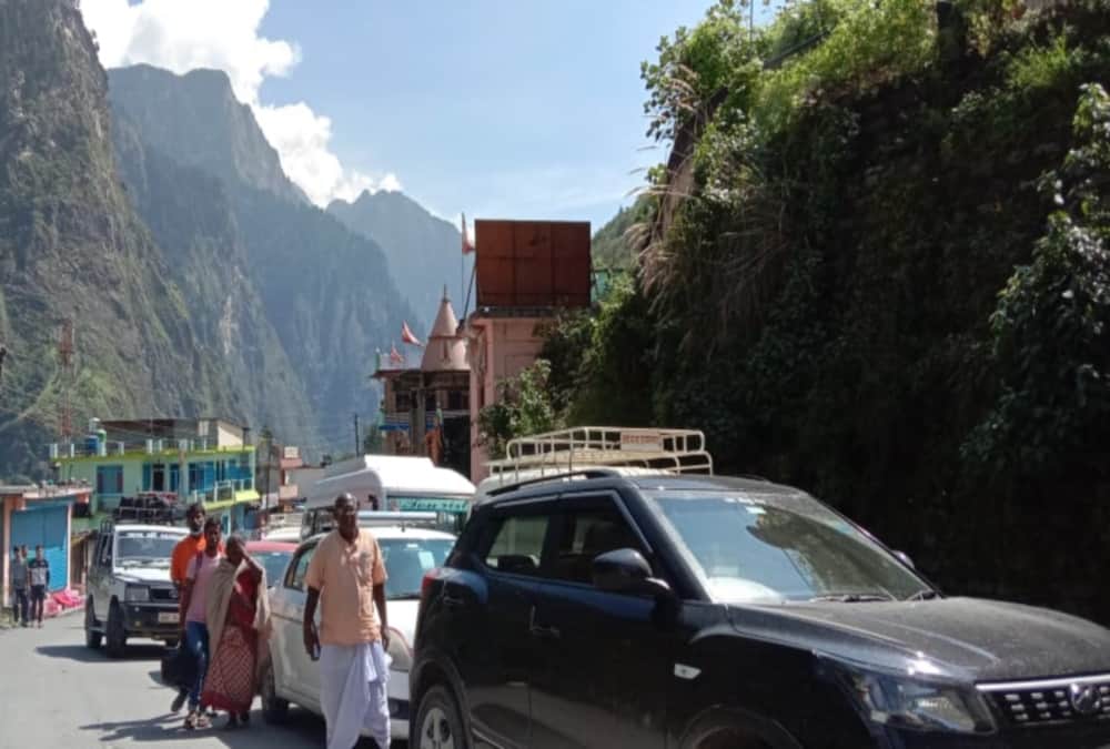 Chardham Yatra 2021: E pass Checking Create Problem for pilgrims photos