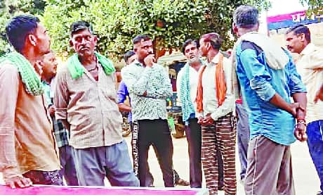 The chairman stopped the sanitation workers from garlanding the Gandhi statue