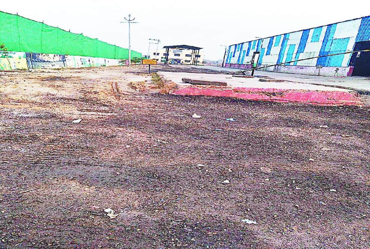 Agra Municipal Corporation removes waste accumulated for 10 years at Kuberpur landfill site