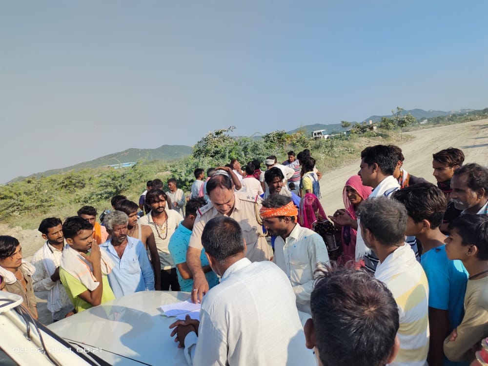 Cleaned hands on jewelery and cash worth lakhs of five families from slums