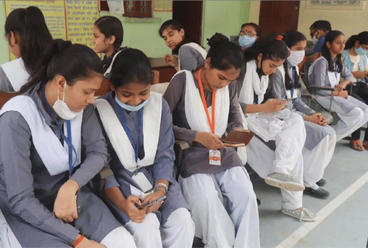 Private school in UP waives off fees Basic education department will collect data of real sisters studying in private schools