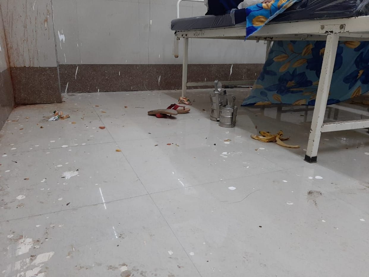 Patients upset due to foul smell in medical college wards