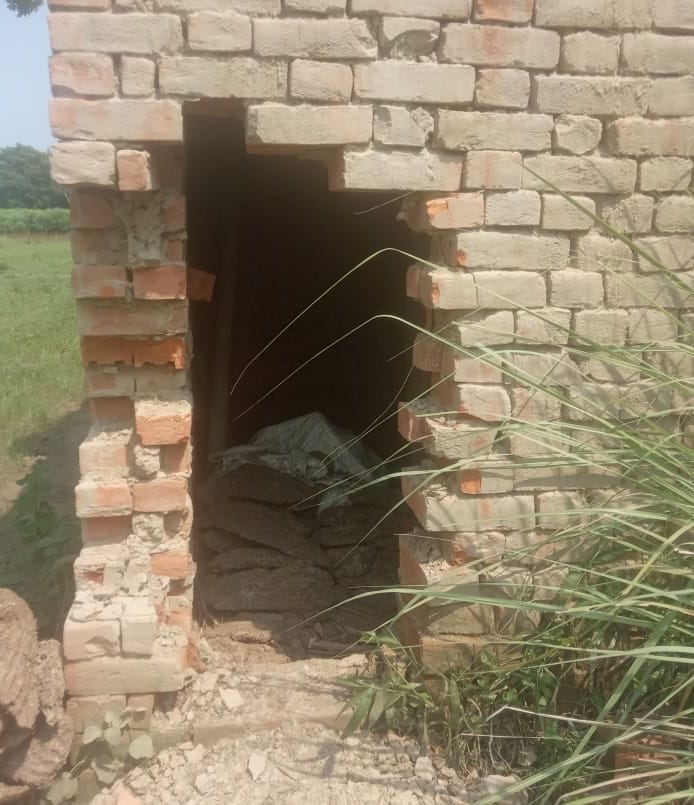 fathepur news,Theft in two houses by putting on masks