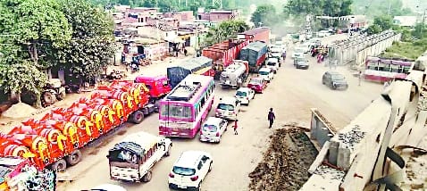 Jam on Lucknow Highway Relief in the day, trouble again in the evening