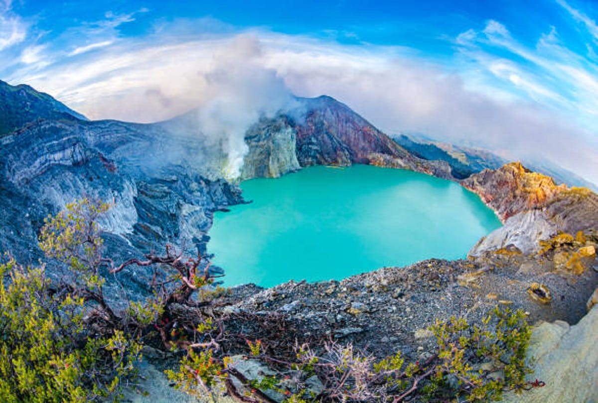 mysterious lake kawah ijen in indonesia know the secret behind it