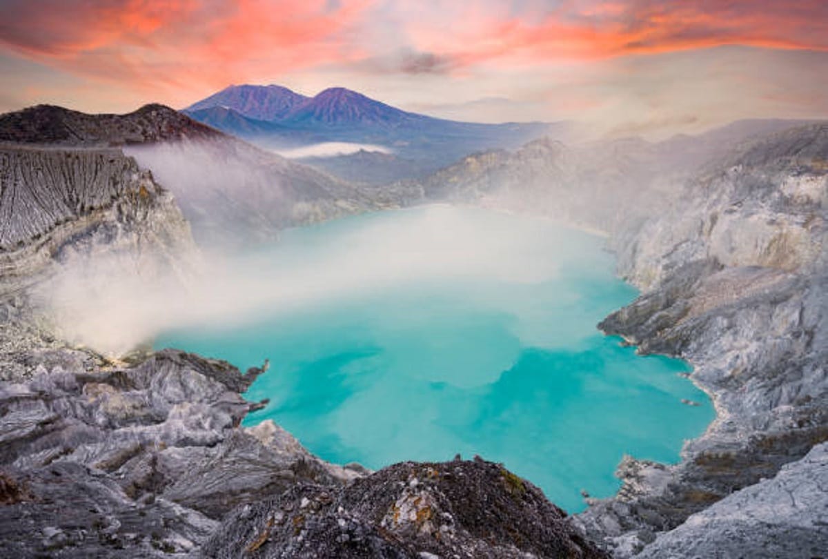 mysterious lake kawah ijen in indonesia know the secret behind it