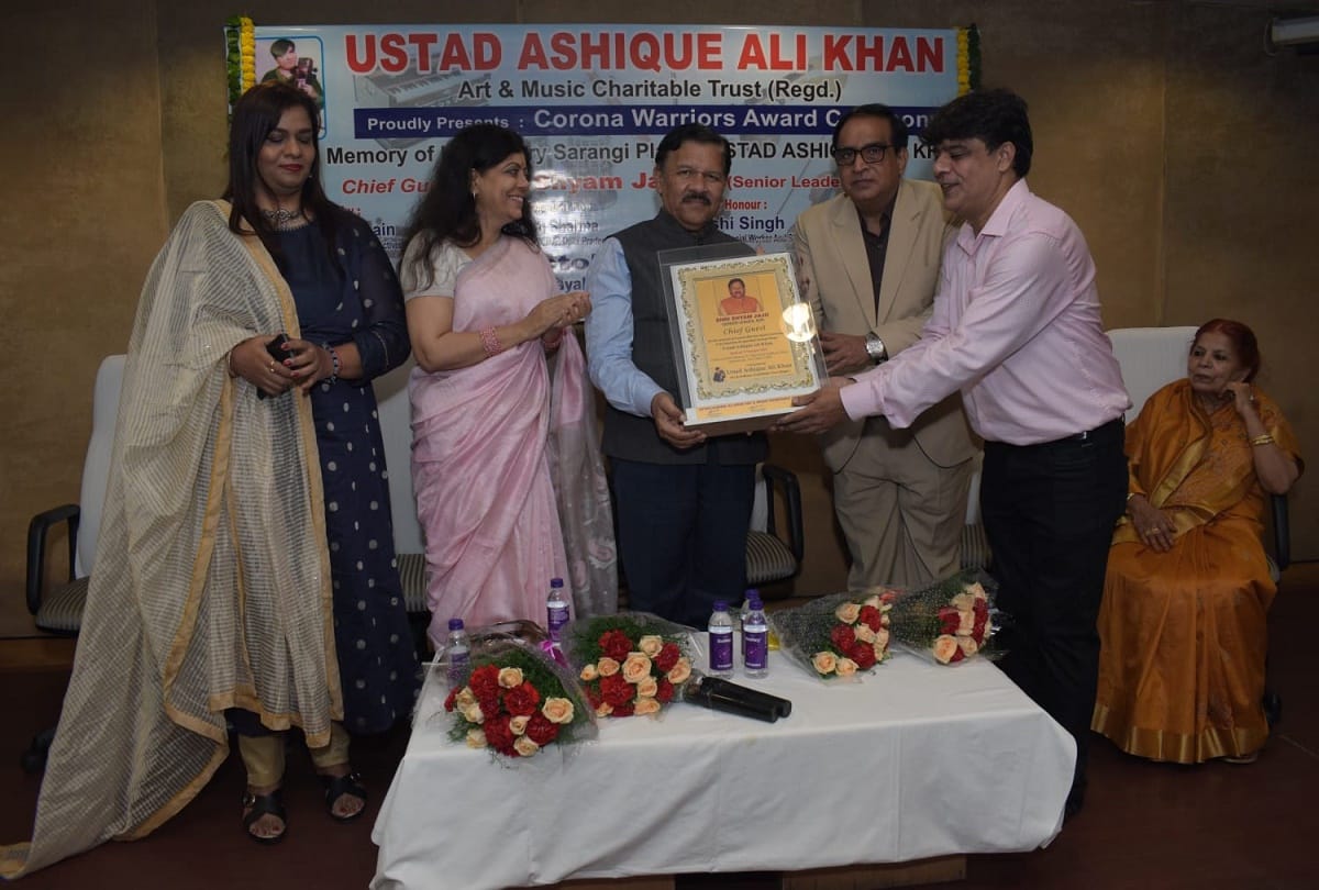 Delhi: On the death anniversary of musician Aashiq Ali Khan, Corona warriors honored