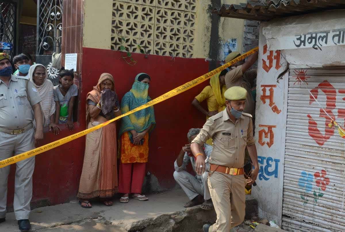 Kanpur Triple Murder Case Hands and feet tied blankets put on dead bodies