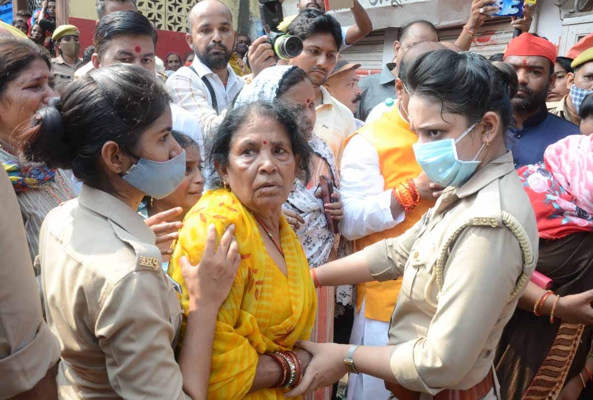 Kanpur Triple Murder Case Hands and feet tied blankets put on dead bodies
