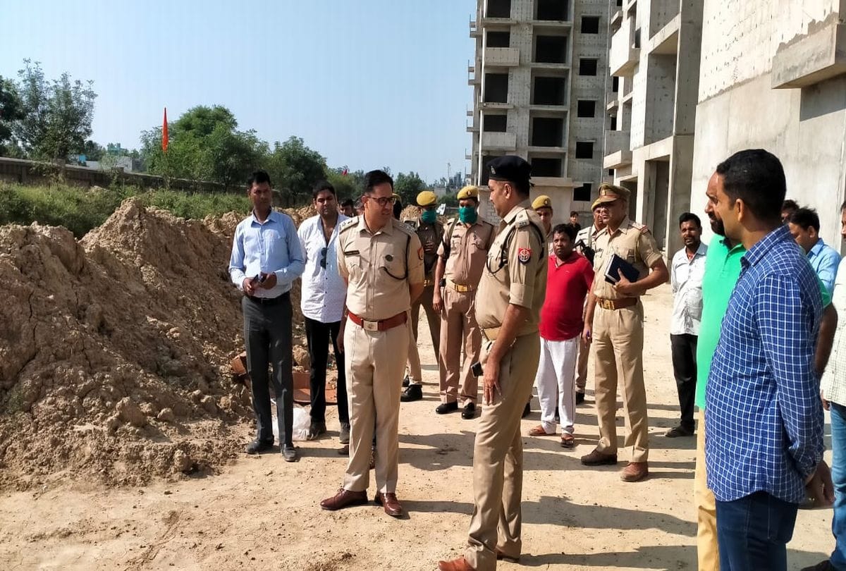 miscreants robbed the security guard gun in the Chandrodaya temple complex vrindavan in mathura