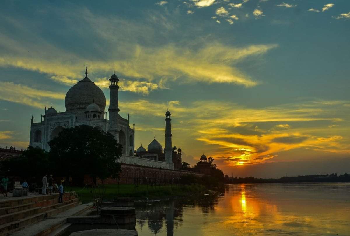 Taj Mahal Night View After Rain 120 Tourist See Beauty Of Taj