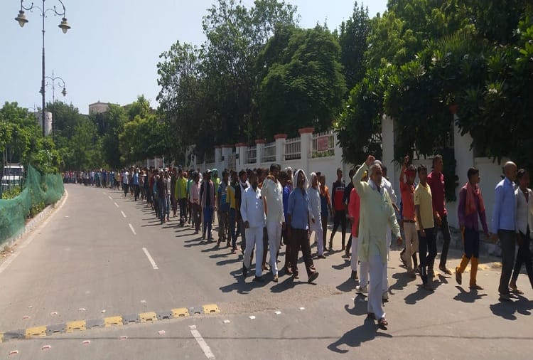 Labor unions protest in Rohtak in case of death of two workers