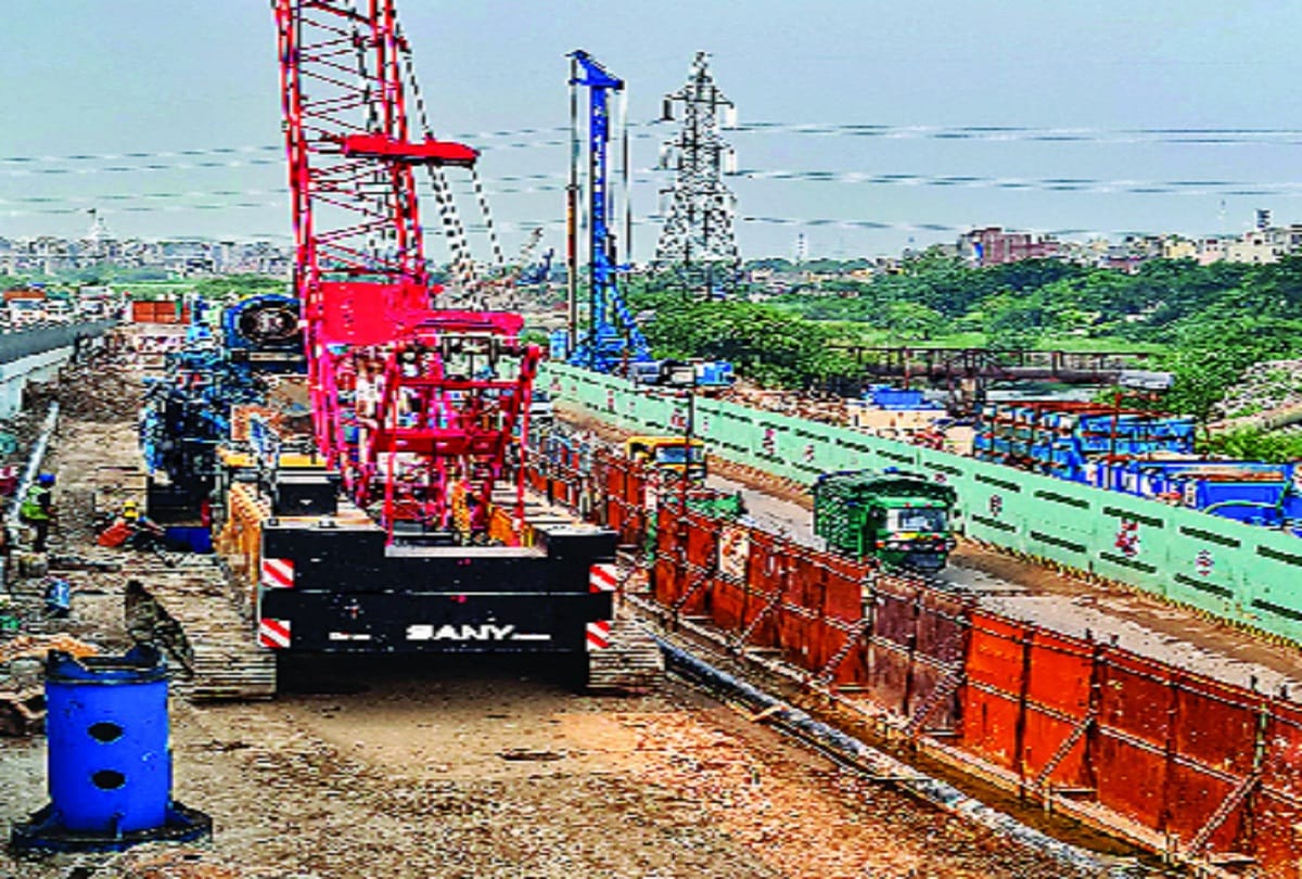 Vehicles will run for the first time on the flyover parallel to Delhi Metro