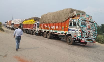 Minister's convoy got stuck in a jam at Hulasnagra, then got it out in ten minutes