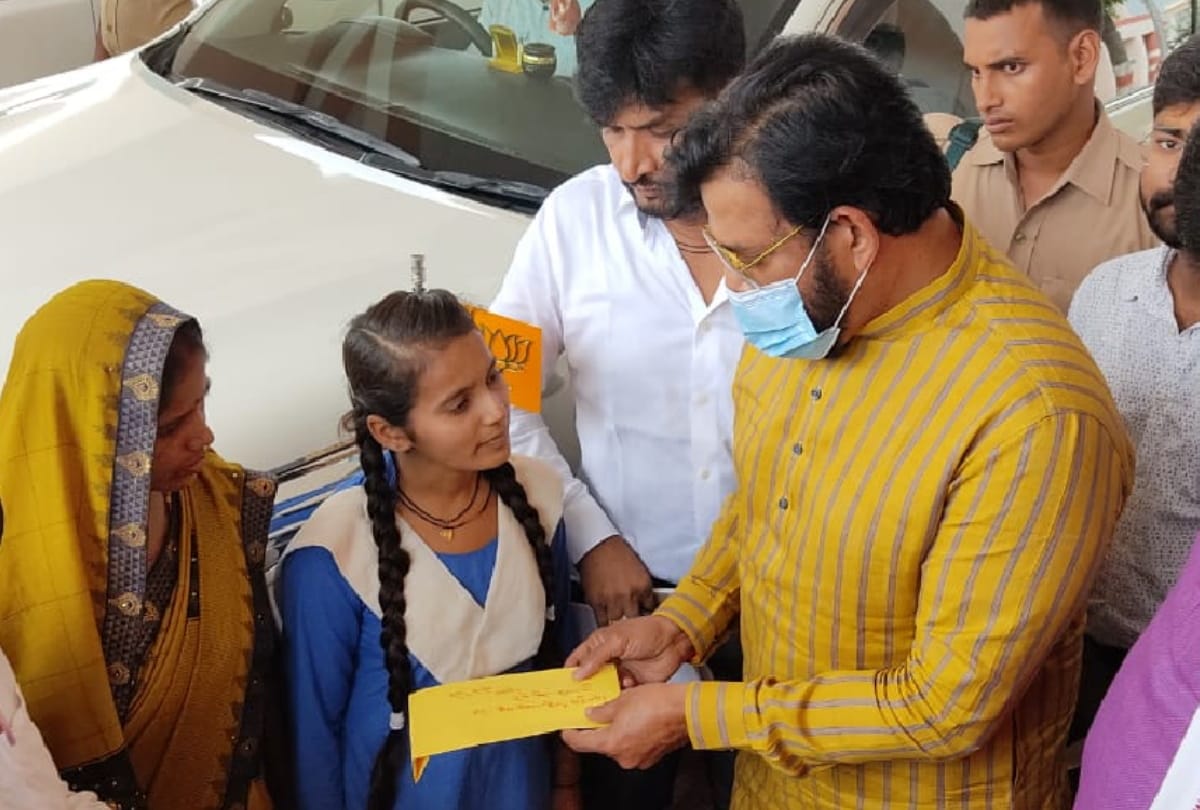 MP Ravi Kishan paid Sandhya for two years of studies one year coaching and hostel fees