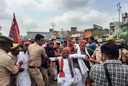 Lakhimpur Kheri Violence Case News: Gorakhpur Opposition parties protest against Lakhimpur Kheri incident in Gorakhpur