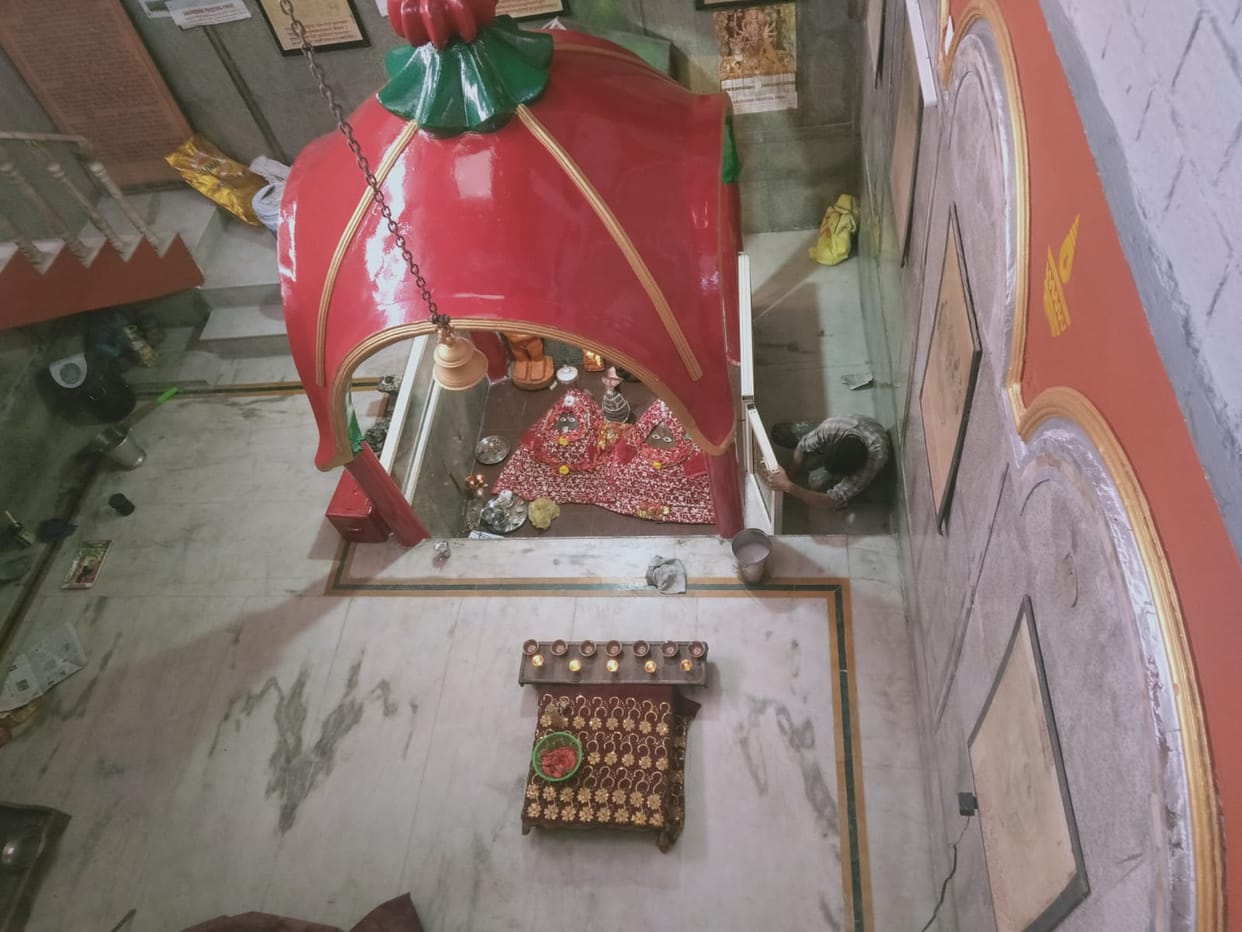 Little Kashi started decorating for Sharad Navratri
