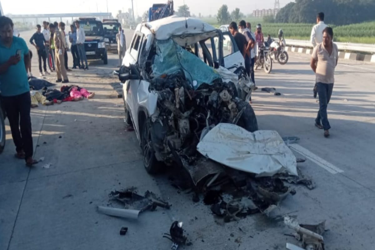 five member of a family died in an accident today on Delhi meerut expressway while returning from delhi airport to Bijnor