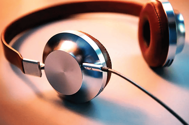 Buy Headphone from amazon with attractive deals offers and no cost emi