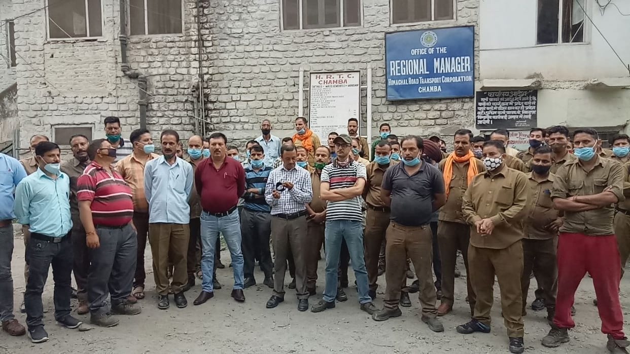 HRTC employees held gate meeting