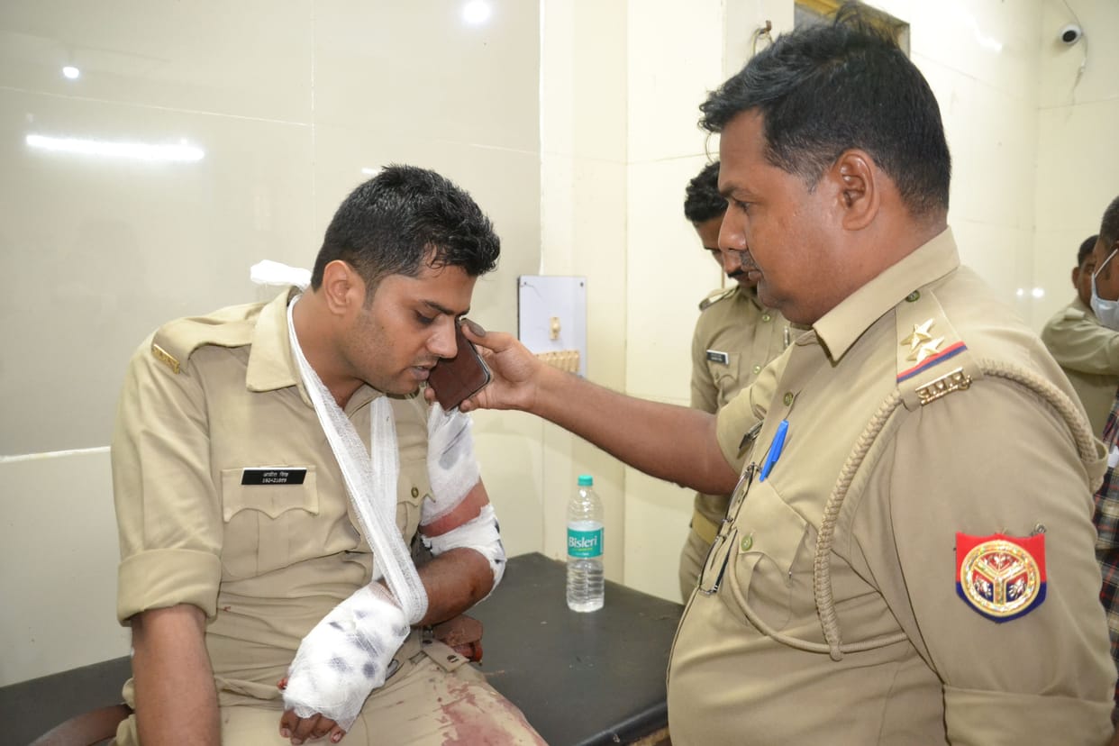 Police personnel got minor to drive tempo, overturned, constable and two home guards injured