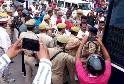 Lakhimpur Kheri Violence Case News: Gorakhpur Opposition parties protest against Lakhimpur Kheri incident in Gorakhpur