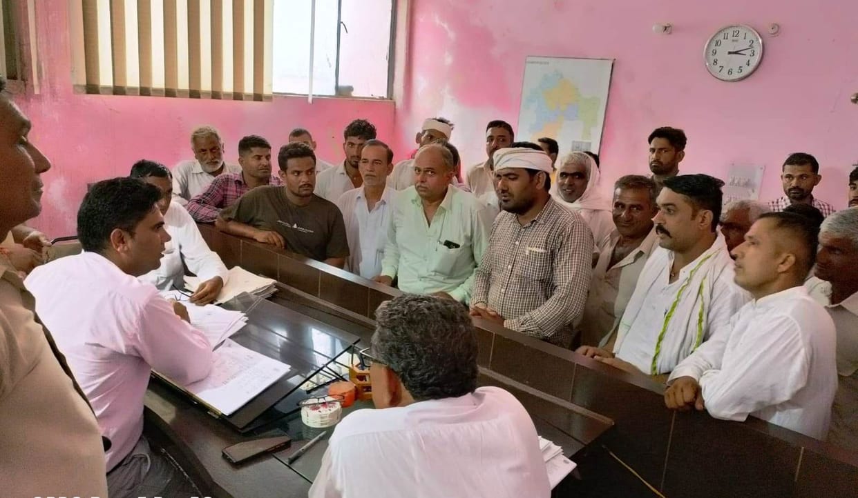 Villagers of village Adampur submitted memorandum to Tehsildar regarding the problem of water logging