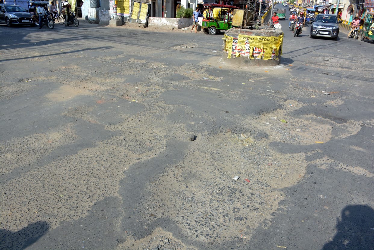 The problem of road, jam and water logging in the city legislature