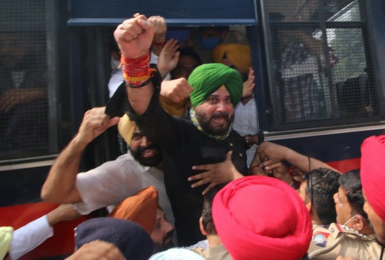 Navjot Sidhu Sit on Dharna in Chandigarh Protest against Lakhimpur Kheri Incident